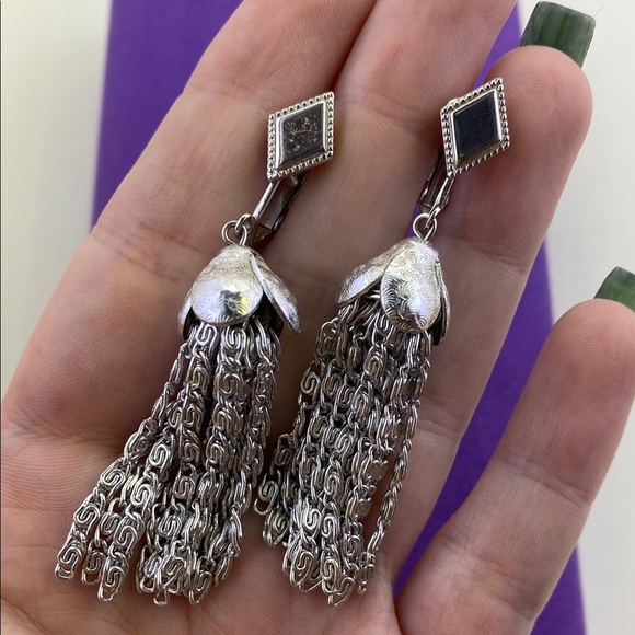 💛 Vintage Sarah Coventry Silver Tassel Clip On Earrings - Picture 2 of 6